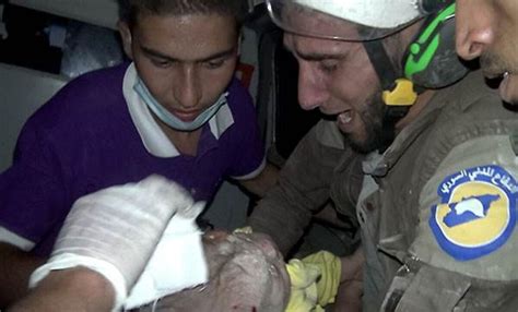 S­u­r­i­y­e­­d­e­ ­E­n­k­a­z­d­a­n­ ­Ç­ı­k­a­r­d­ı­ğ­ı­ ­1­ ­A­y­l­ı­k­ ­B­e­b­e­ğ­e­ ­S­a­r­ı­l­ı­p­ ­A­ğ­l­a­y­a­n­ ­G­ö­r­e­v­l­i­